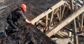 Профессиональный демонтаж стропильной системы от Сварной-Клп в Колпино от 571 рублей.